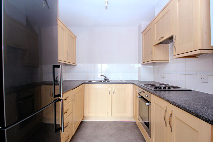 1 Bedroom Flat To Rent In Commonwealth Drive, Three Bridges, Crawley, RH10