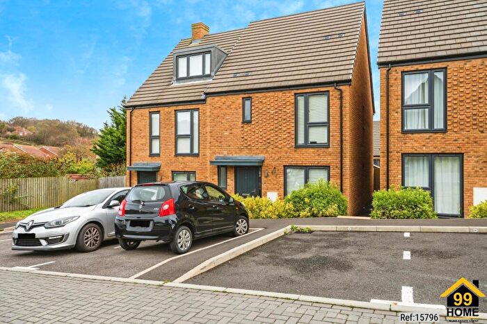 3 Bedroom Semi-Detached House For Sale In Celandine Way, Newhaven, United Kingdom, BN9