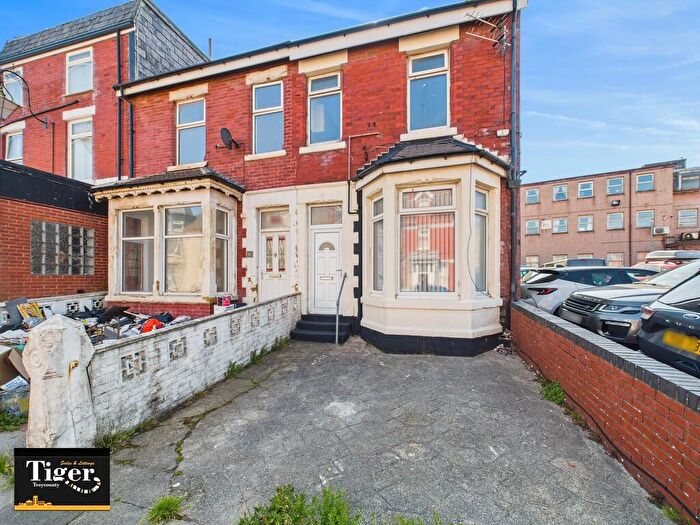 4 Bedroom Apartment For Sale In Lord Street, Blackpool, FY1