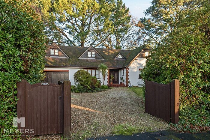 5 Bedroom Chalet For Sale In Whincroft Drive, Ferndown, BH22
