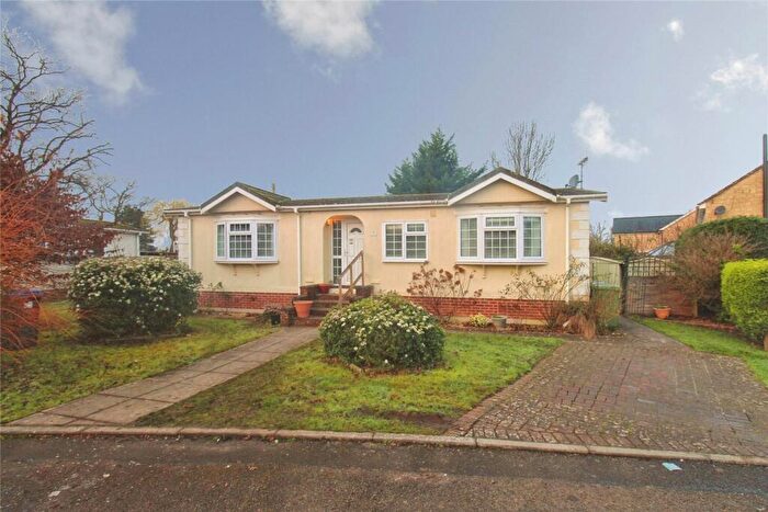 2 Bedroom Park Home For Sale In Trowbridge Lodge Park, Trowbridge, BA14