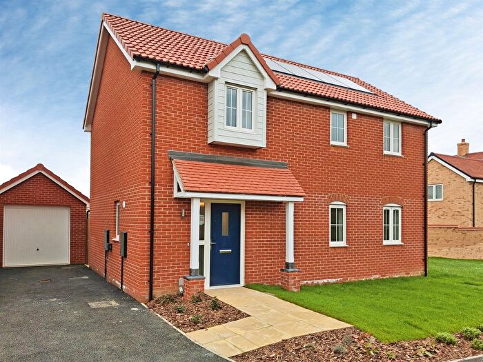 4 Bedroom Detached House For Sale In Larkspur Circle, Thurston, Bury St. Edmunds, IP31