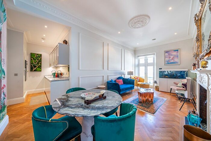 2 Bedroom Flat To Rent In Whitehall Court, London, SW1A