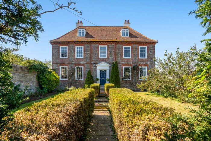 6 Bedroom Semi-Detached House For Sale In Chichester Road, Chichester, PO20