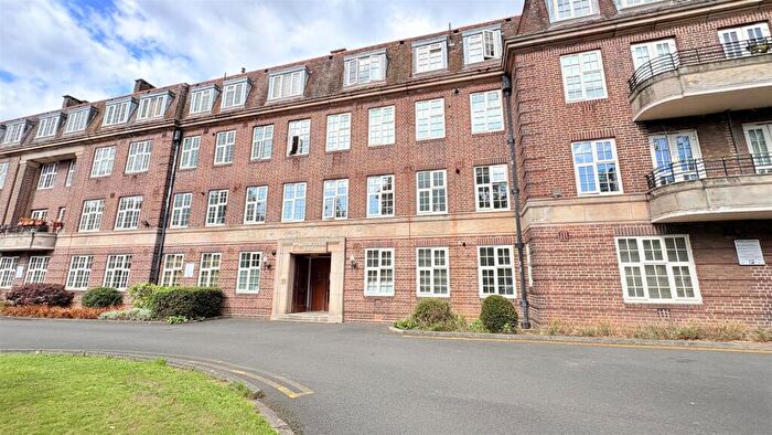 3 Bedroom Apartment For Sale In Pitmaston Court, Moseley, B13