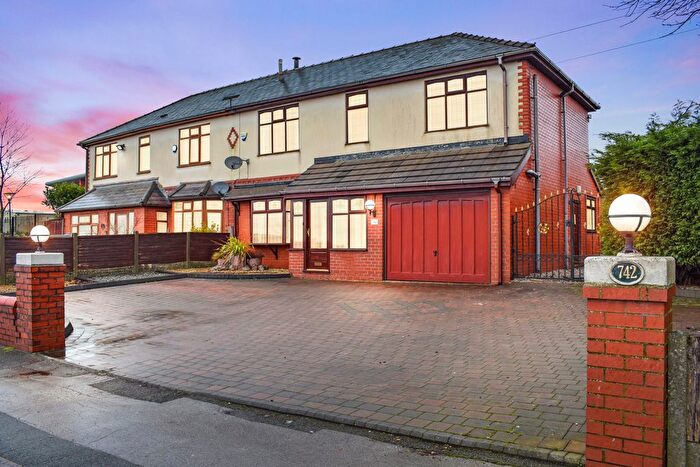 4 Bedroom Semi Detached House For Sale In Plodder Lane, Farnworth, Bolton, BL4