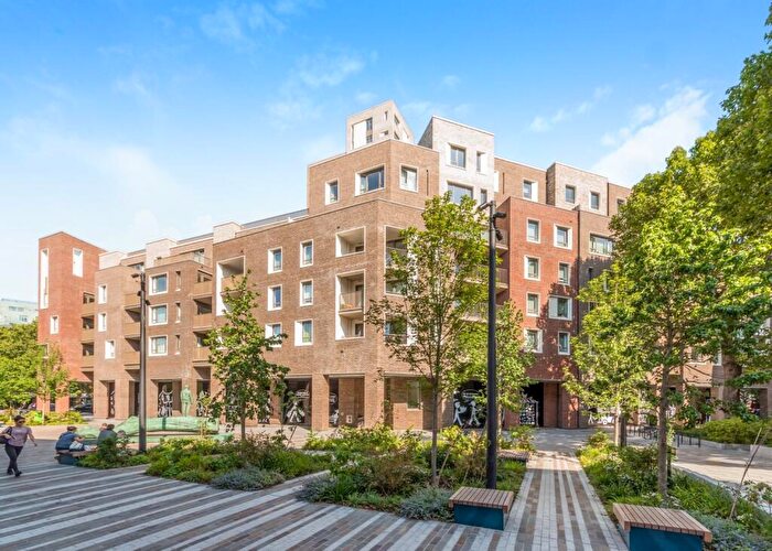 1 Bedroom Flat To Rent In Walworth Square, Elephant & Castle, London, SE17