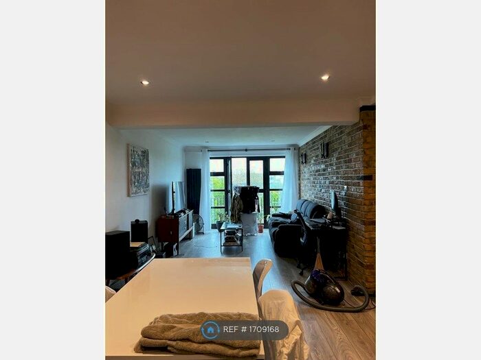2 Bedroom Flat To Rent In Copperfield Road, London, E3