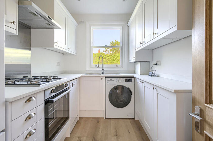 1 Bedroom Flat To Rent In Pembroke Road, Walthamstow Village, London, E17