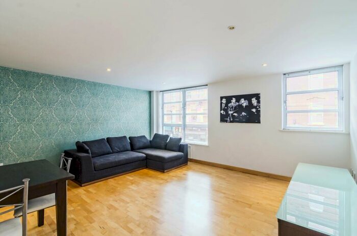 2 Bedroom Apartment To Rent In Leyden Street London, E1