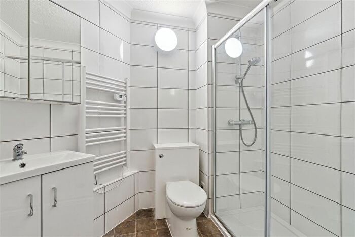 1 Bedroom Flat For Sale In Fishers Lane, London, W4