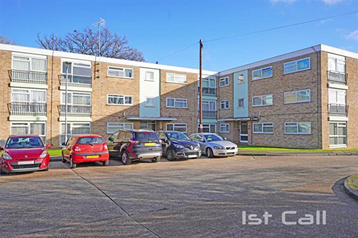 2 Bedroom Flat For Sale In St. Lawrence Gardens, Leigh-On-Sea, SS9