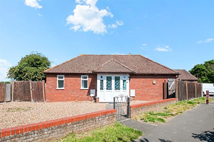 3 Bedroom Bungalow For Sale In Gilpin Way, Harlington, Hayes, UB3