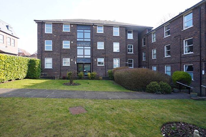 2 Bedroom Flat For Sale In St Bernards Court, High Wycombe, HP11