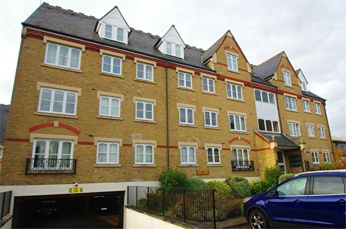 2 Bedroom Flat To Rent In Roedean House, Exeter Close, Watford, WD24