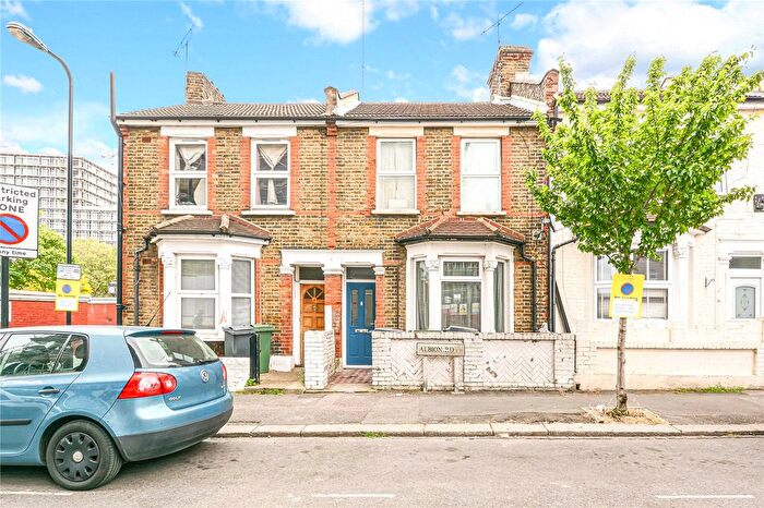 1 Bedroom Flat To Rent In Albion Road, Walthamstow, London, E17