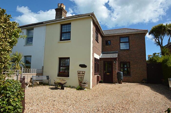 3 Bedroom Semi-Detached House For Sale In Oakhill Road, Pondwell, PO33