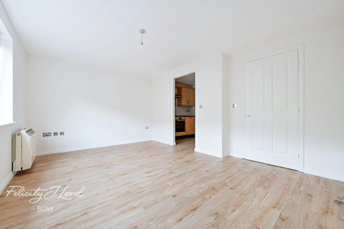 1 Bedroom Apartment For Sale In Locksons Close, London, E14