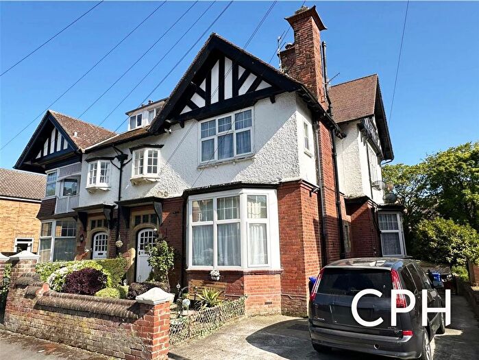 2 Bedroom Flat For Sale In Holbeck Avenue, Scarborough, YO11