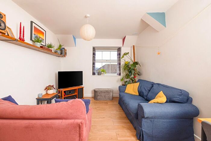 2 Bedroom Flat For Sale In Wick Road, Brislington, BS4