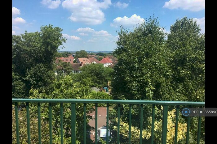 1 Bedroom Flat To Rent In Kensington Heights, Harrow, HA1