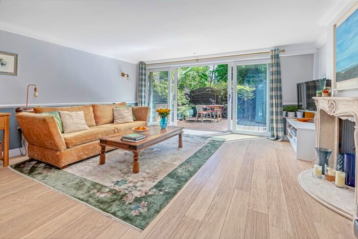 3 Bedroom Terraced House To Rent In Ebenezer Mussel House, Bethnal Green, E2