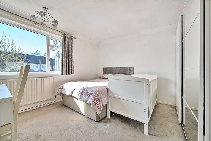 2 Bedroom Flat To Rent In Tottenhall Road, Palmers Green, London, N13