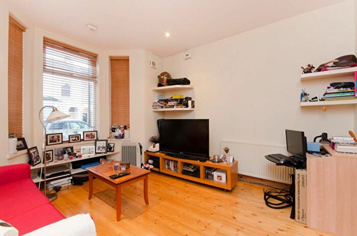 1 Bedroom Flat To Rent In Napier Road, Kensal Green, London, NW10