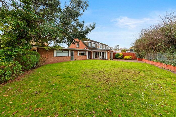 3 Bedroom Semi-detached House For Sale In Witla Court Road, Rumney, Cardiff, CF3