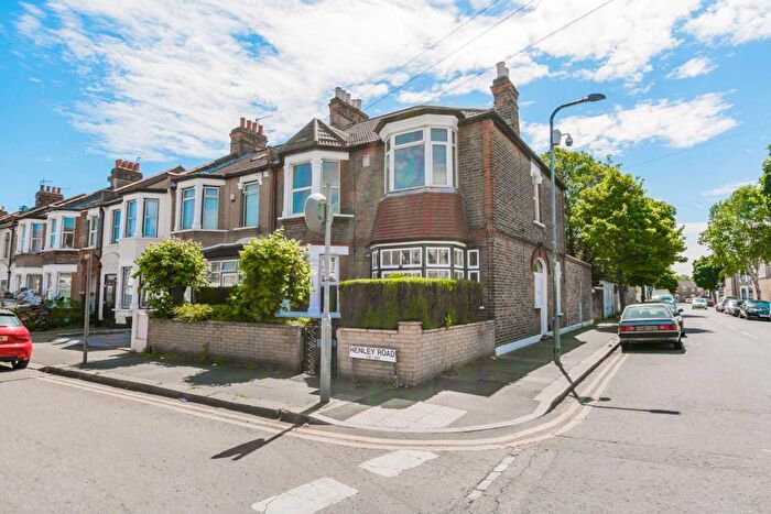 3 Bedroom End Of Terrace House To Rent In Henley Road, Ilford, IG1