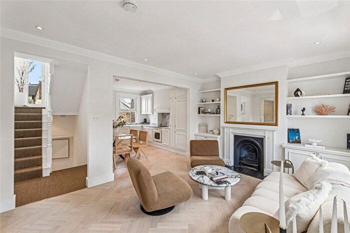 2 Bedroom Flat For Sale In Sangora Road, SW11