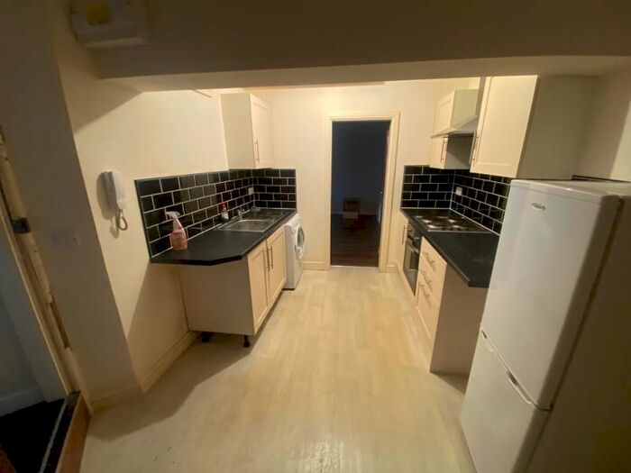 1 Bedroom Flat To Rent In Flat, Karnac Road, Leeds, LS8