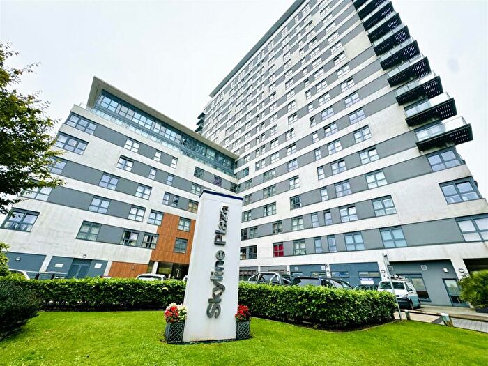 2 Bedroom Flat For Sale In Alencon Link, Basingstoke, RG21