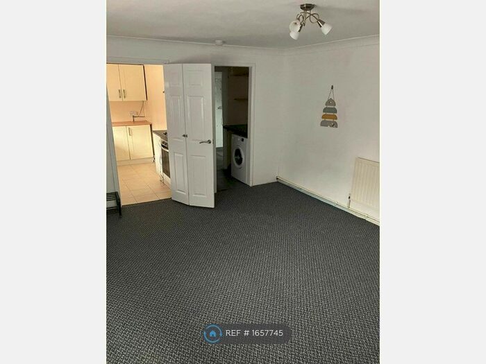 1 Bedroom Flat To Rent In Redbridge, Ilford, IG4