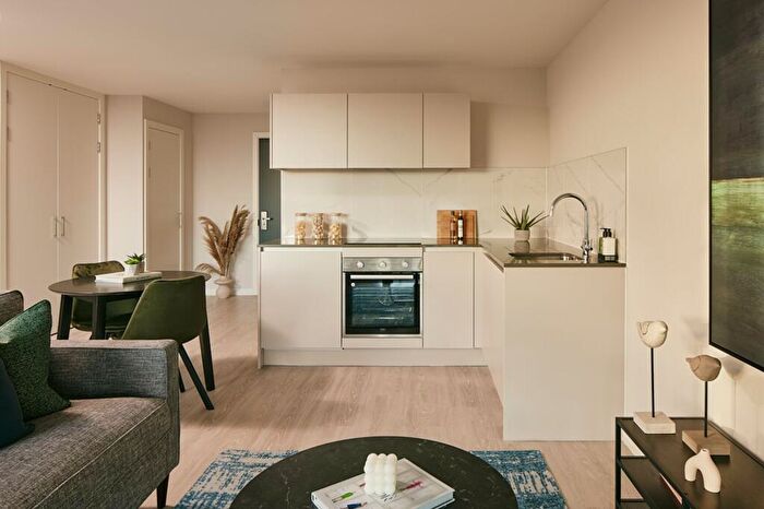 2 Bedroom Apartment To Rent In Anderston Quay, Glasgow, G3