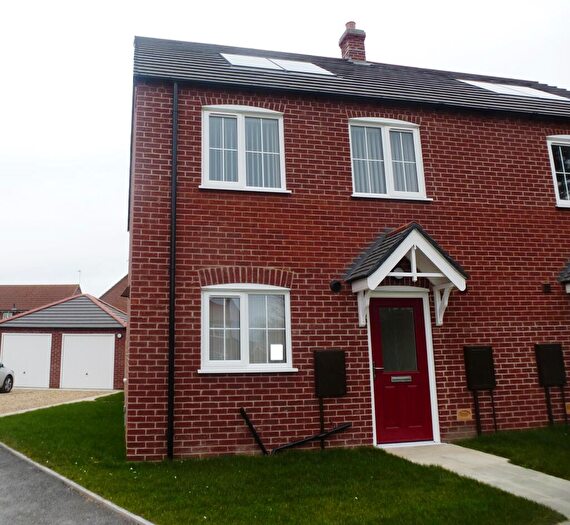 3 Bedroom Semi Detached House To Rent In Cheviot Crescent, Coningsby, LN4