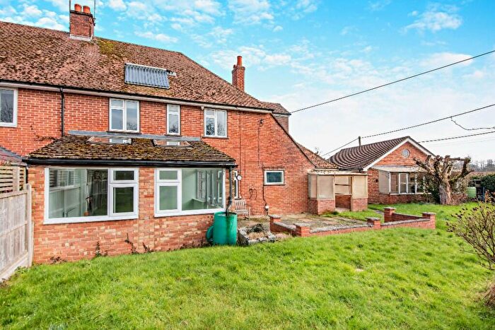 3 Bedroom Semi-Detached House For Sale In Gravelly Close, North End, Newbury, RG20