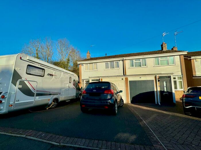 3 Bedroom House To Rent In Cotwall End Road, Dudley, DY3