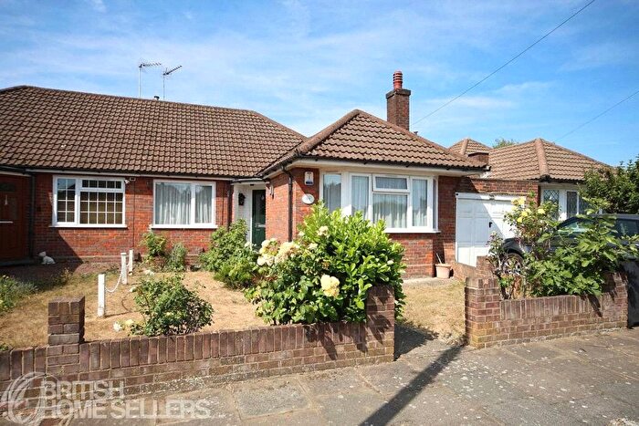 3 Bedroom Bungalow For Sale In Felix Avenue, Luton, Bedfordshire, LU2