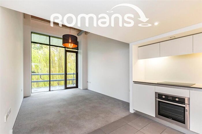 1 Bedroom Flat To Rent In Lake Shore Drive, Bristol, Somerset, BS13