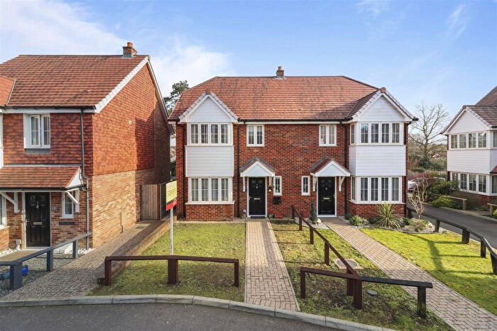 3 Bedroom Semi-Detached House For Sale In Woodacres Way, Hailsham, BN27