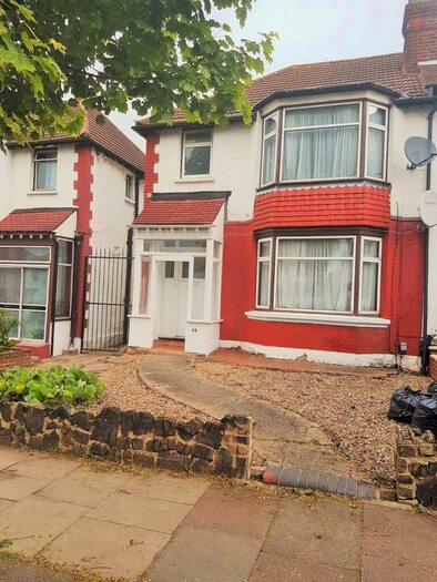 1 Bedroom Flat To Rent In First Floor Flat, Upsdell Avenue, Palmers Green, N13