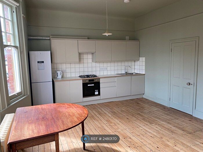 3 Bedroom Flat To Rent In Sydenham, London, SE26