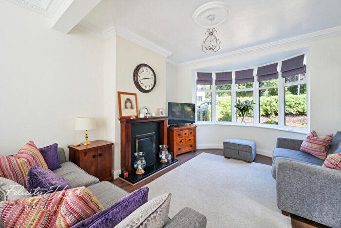 3 Bedroom End Of Terrace House For Sale In Ankerdine Crescent, London, SE18