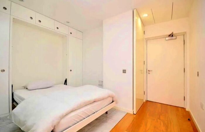 Studio To Rent In Fairmont Avenue, London, E14
