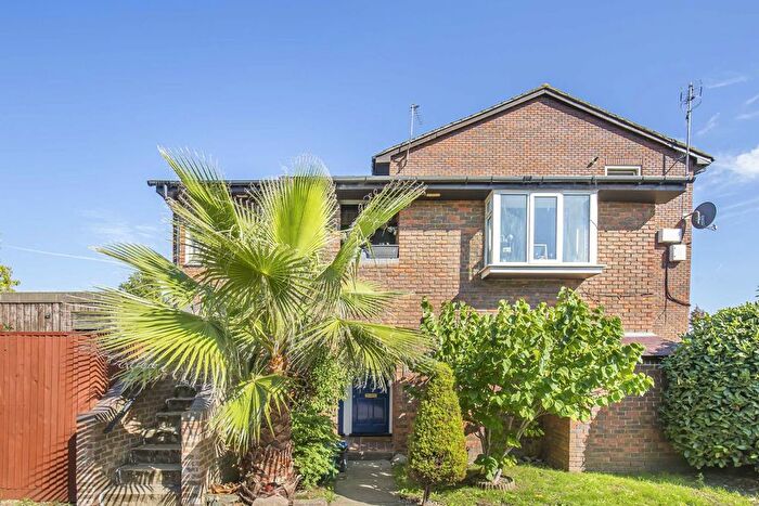 1 Bedroom Flat To Rent In Tangley Park Road, Hampton, TW12