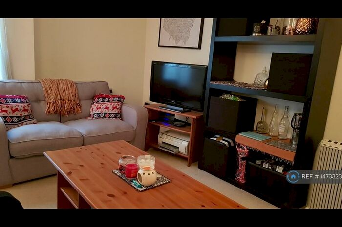 1 Bedroom Flat To Rent In Ellerslie Court, Manchester, M14