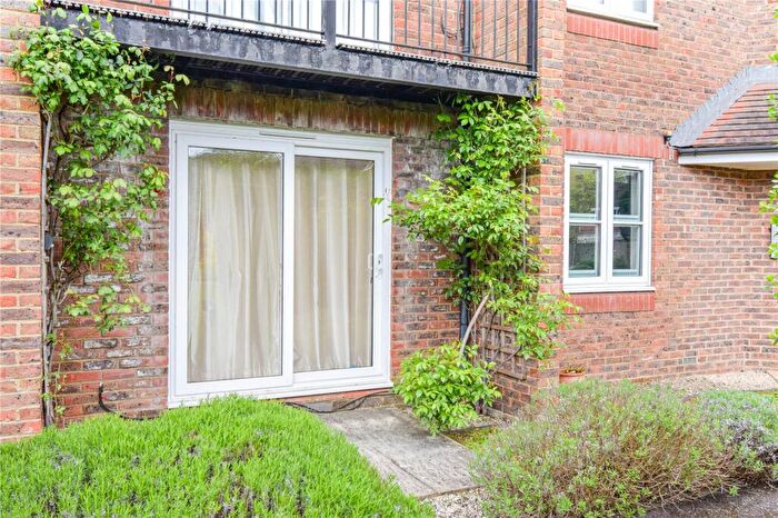 2 Bedroom Apartment For Sale In Two Rivers Way, Newbury, Berkshire, RG14