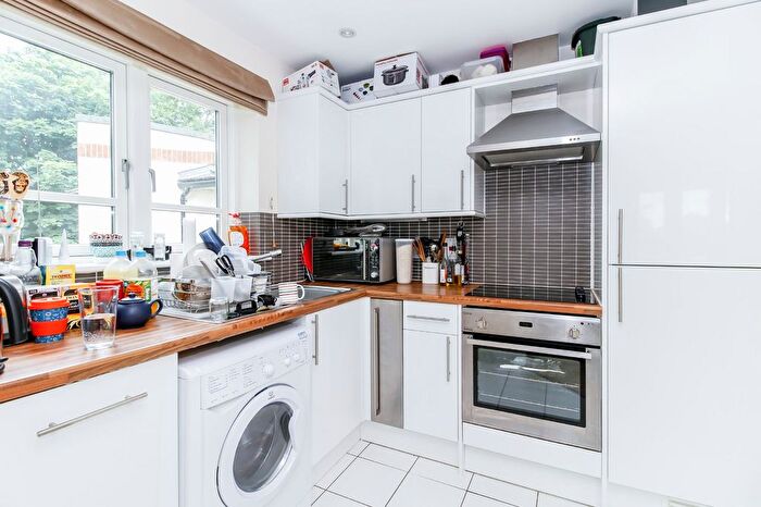 2 Bedroom Flat To Rent In Shotover Mound, Oxford, OX3