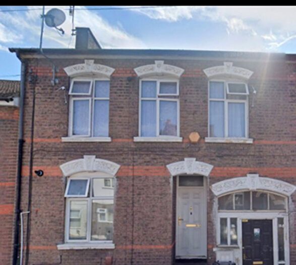 4 Bedroom Flat To Rent In Cardigan Street, Luton, Bedfordshire, LU1